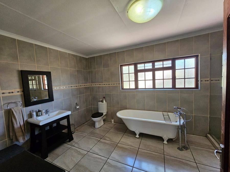 6 Bedroom Property for Sale in Buffelshoek AH North West